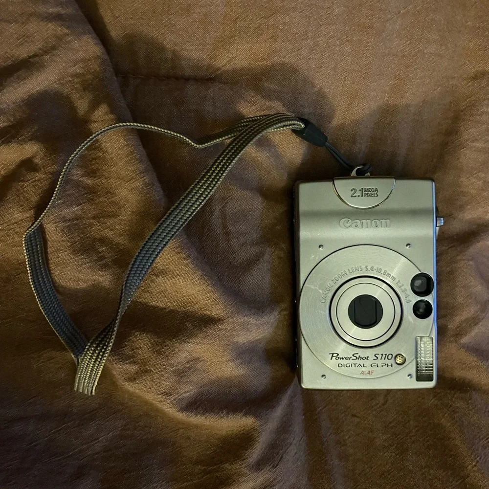 Canon Silver Digital Camera with Compact Design and User-Friendly Features